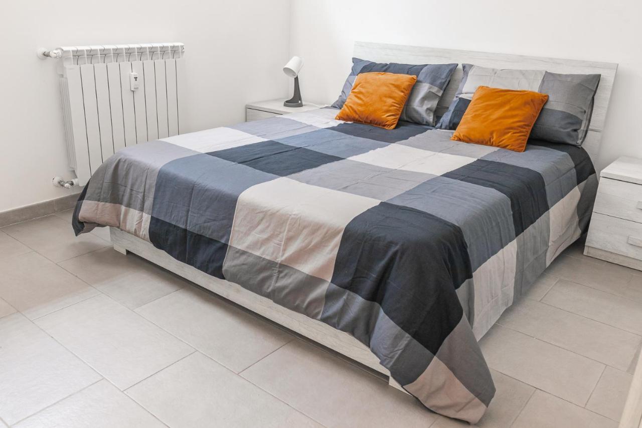 Staurenghi Red Apartment Varese Luaran gambar